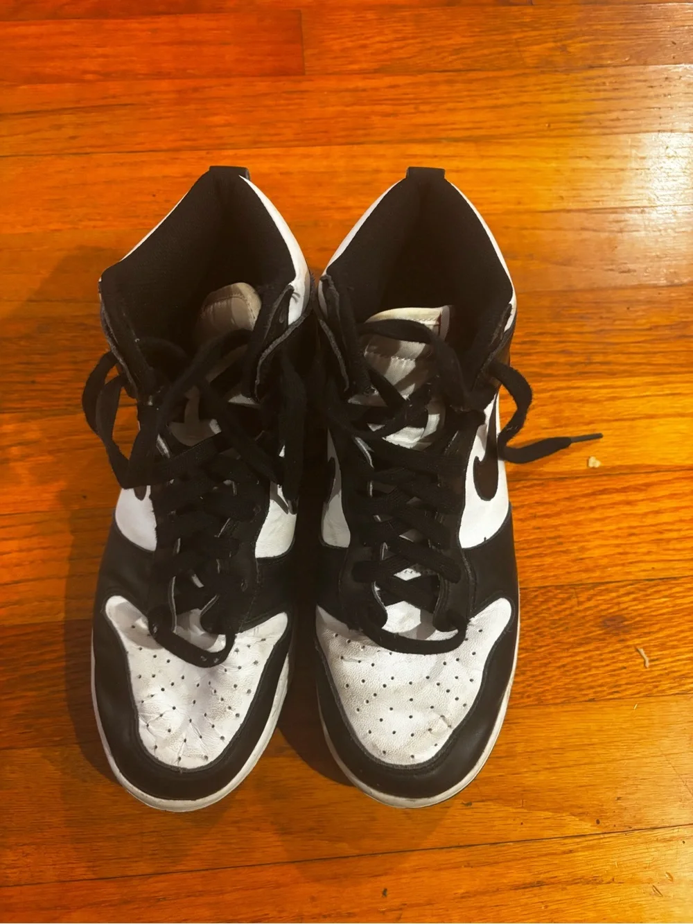 Nike Black and White women’s High-Top Sneakers